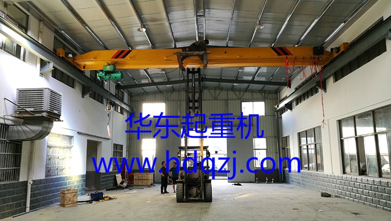 LDA型電動單梁橋式起重機(jī)安裝現(xiàn)場